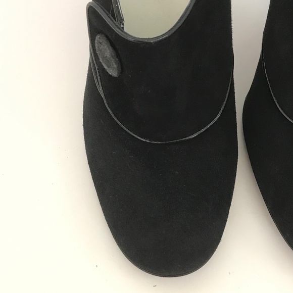 MARC JACOBS Black Suede Pump with Button Detail Black Heels Women’s Size 8 - Picture 5 of 16